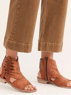 Free People Women's Bryce Canyon Boot Sandals Brown with Cut Out Ridges Size 39